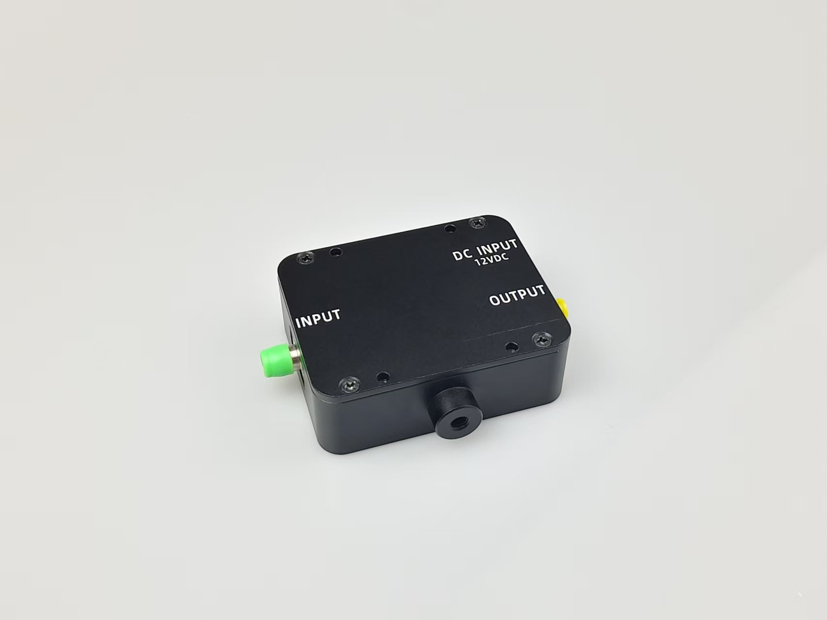 PD12是一種帶放大電路的光電探測器，可與光學(xué)系統(tǒng)中的FC連接光纜一起使用,最大帶寬為1GHz，探測器有兩種光譜范圍可選，分別是400-1000nm和1000-1700nm。