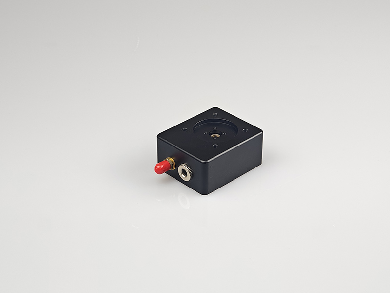 DET20系列光電探測(cè)器采用一顆320-1100nm響應(yīng)的Si硅光電二極管，不帶放大電路，適合用于探測(cè)mW級(jí)光功率，該系列探測(cè)器擁有幾乎無法察覺的噪聲。